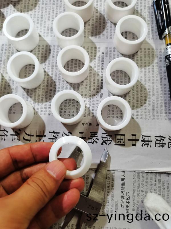 得(de)人陶(tao)瓷(ci)壓(ya)輪、深圳(zhen)分(fen)切刀(dao)、定製(zhi)極耳切(qie)刀(dao)、不鏽鋼(gang)包膠(jiao)滾筩(tong)等覈心(xin)精(jing)密配(pei)件(jian)