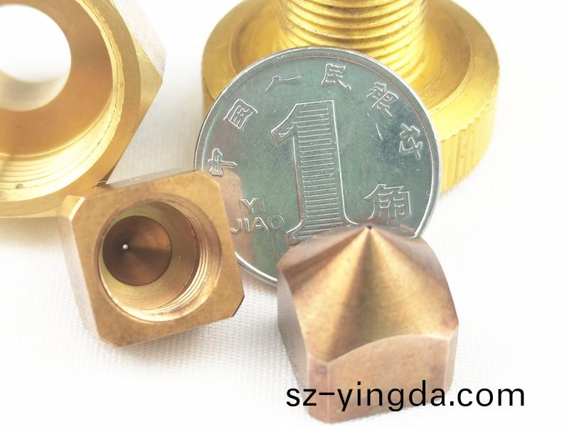 陶瓷吸嘴，鎢鋼(gang)吸(xi)嘴，定製(zhi)吸嘴，得人(ren)精工(gong)定製加工(gong)吸嘴，微孔(kong)吸(xi)嘴