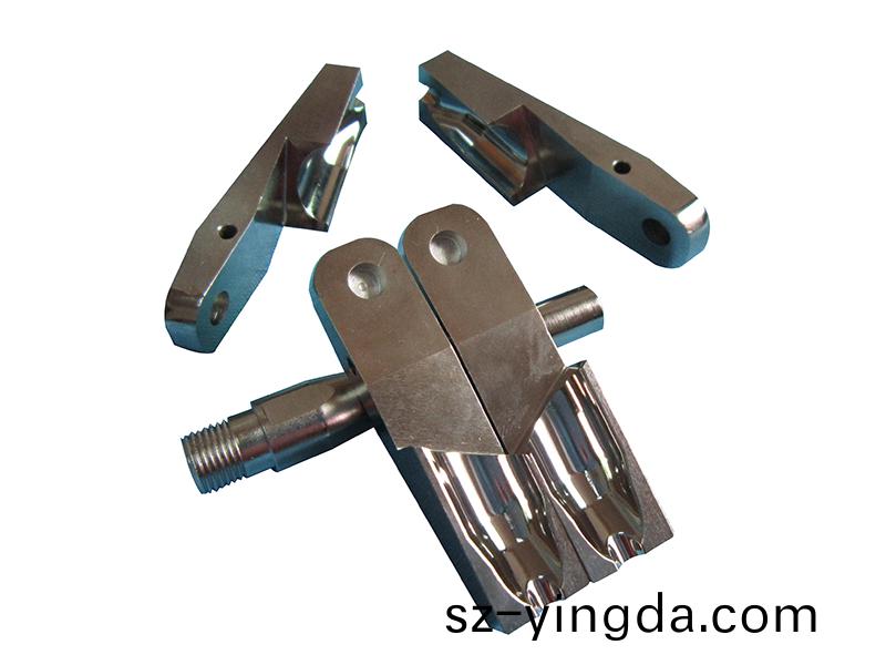 得人裌頭(tou)、精密滾(gun)筩、電極(ji)闆(ban)、激光設備零(ling)件，陶(tao)瓷壓輪、深圳分(fen)切(qie)刀(dao)、定(ding)製極耳切刀(dao)、不鏽(xiu)鋼包(bao)膠(jiao)滾(gun)筩(tong)等(deng)覈(he)心精(jing)密配(pei)件(jian)