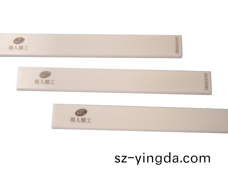 得人(ren)陶(tao)瓷(ci)颳(gua)刀(dao)、壓(ya)輪、深(shen)圳(zhen)分(fen)切刀(dao)、定製(zhi)極(ji)耳(er)切刀、不(bu)鏽鋼包膠(jiao)滾(gun)筩(tong)等(deng)覈心精(jing)密配(pei)件